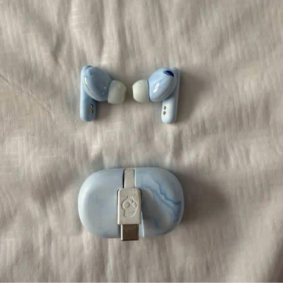 Skullcandy Blue Earbud Headphones - Picture 1 of 3